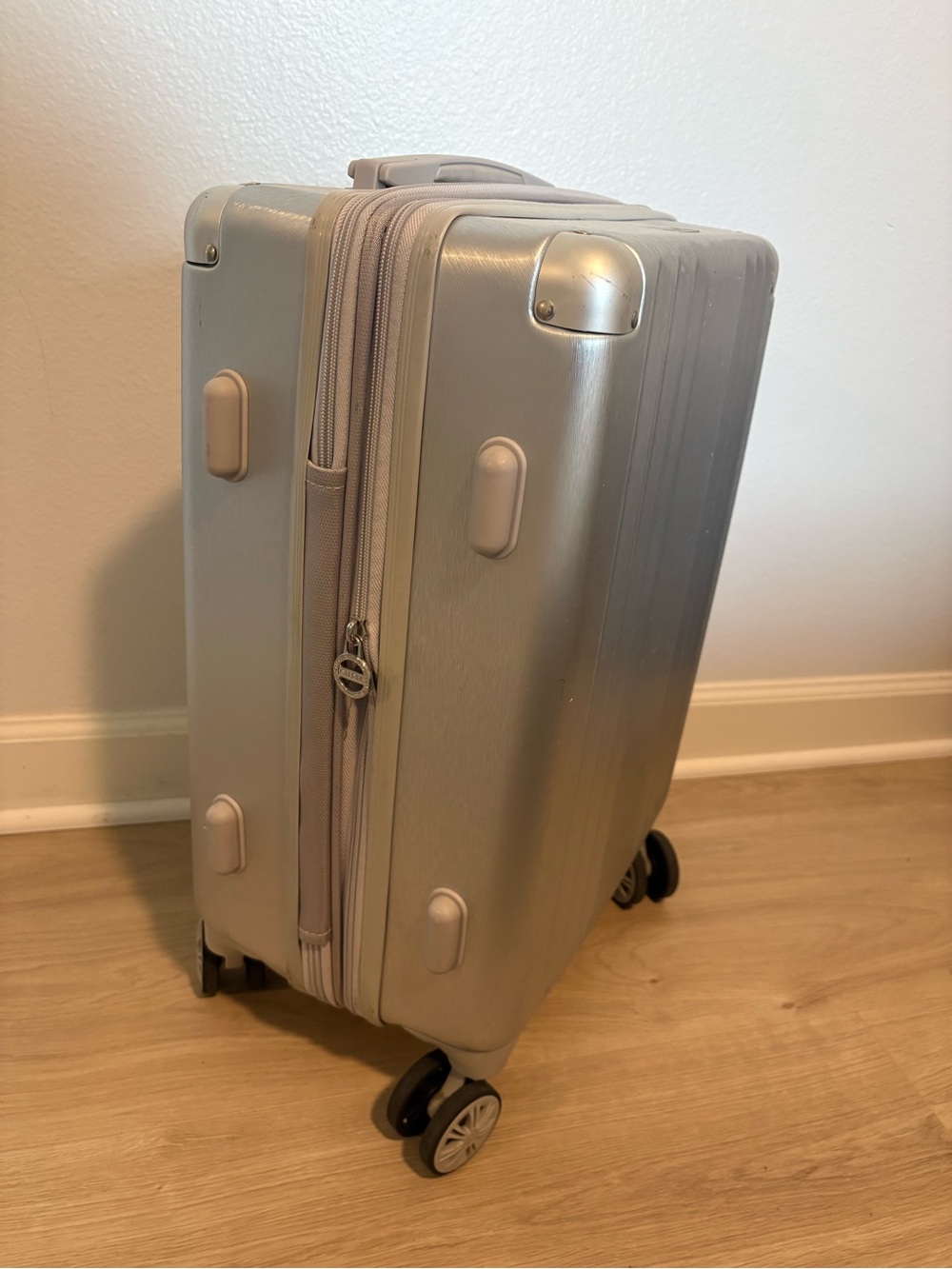 Calpak Carry-On silver suitcase - Picture 4 of 12